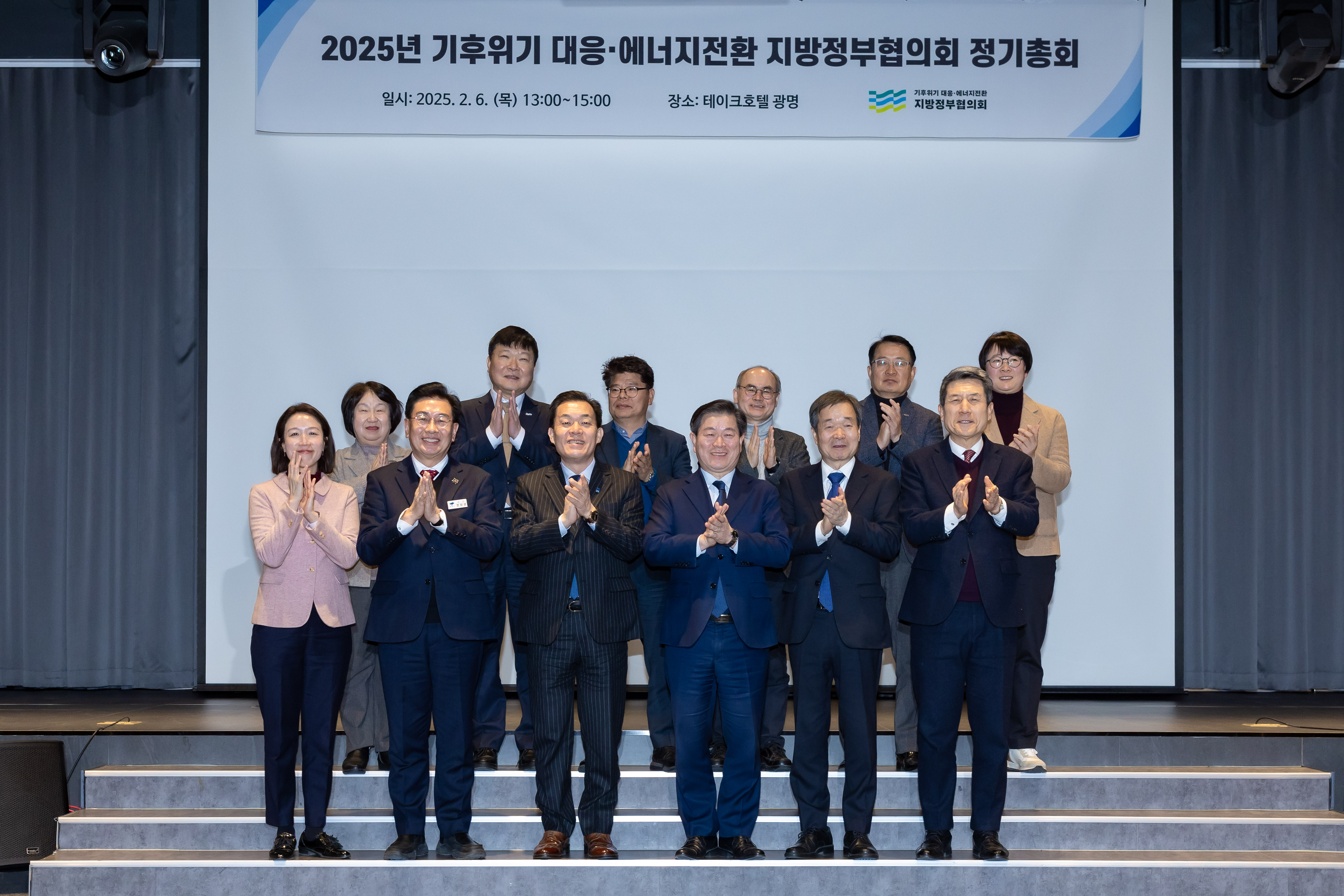 고화질_단체사진1.jpg